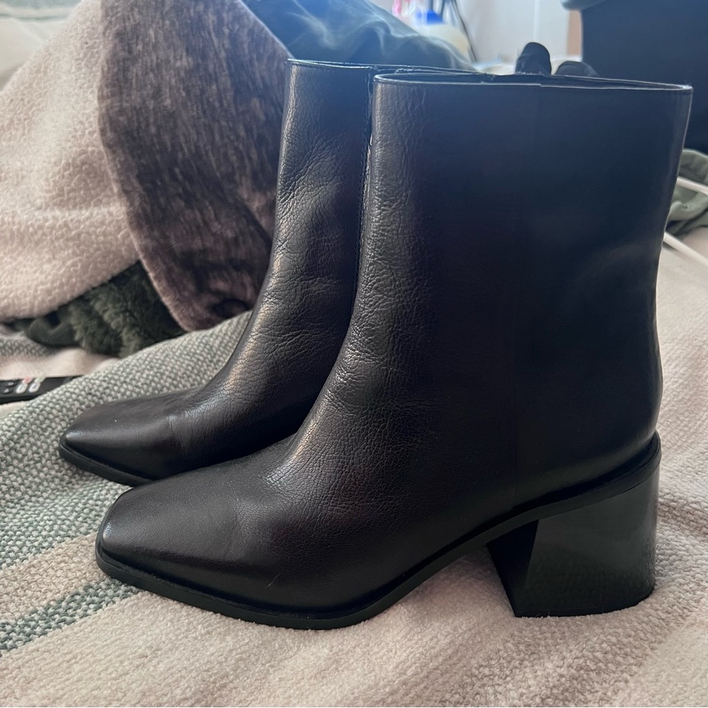 Sam Edelman Women’s Boots
Beautiful, never worn.  Perfect condition!